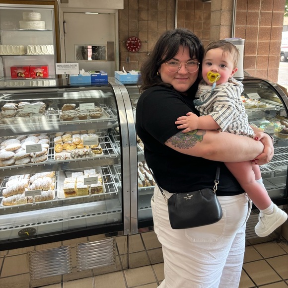 Meet your Posher, Gia - Picture 2 of 5